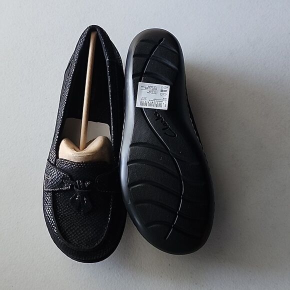 Clarks Black Snake Pattern Comfort Loafers - Picture 4 of 7